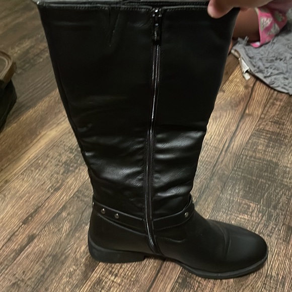 Black boots - Picture 2 of 4